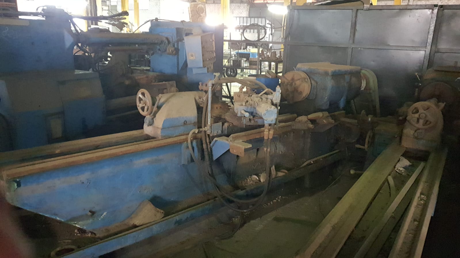 Foto de UM TORNO COPIADOR COM EQUIPAMENTOS MARCA ROMI, N° 0083X.