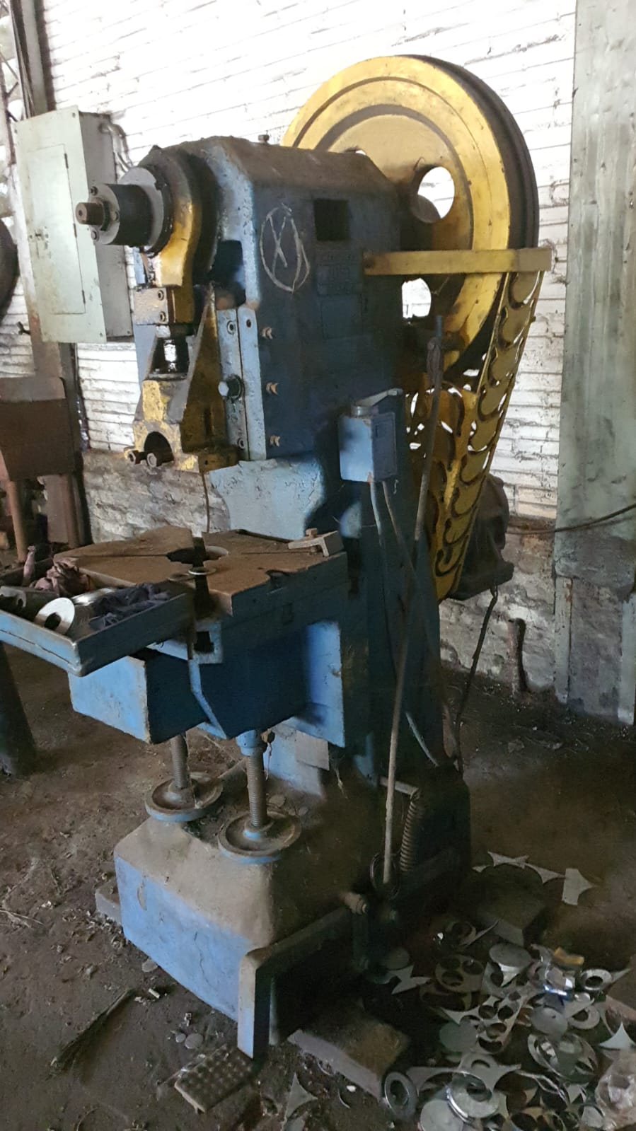 Foto de UMA PRENSA DE FRICÇÃO, MARCA PANAMBRA, N° 1217/2, CAPACIDADE DE 80 TONELADAS.
